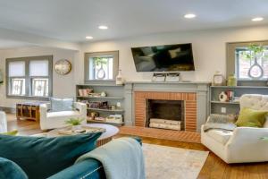 Renovated Home - Walk to Texas Tech! Guest house, Lubbock