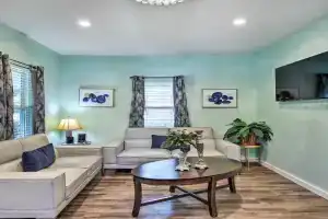 1 Mi to UTA Elm Cottage with Fenced Yard, Arlington