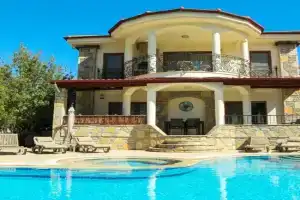 Hot tub-Fireplace-Pets-Sleeps 11-Bbq-Pool-Parking Villa, Dalyan