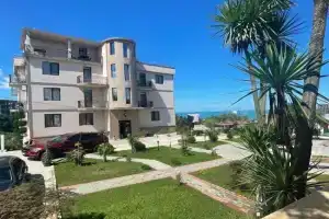 Green Yard Hotel, Makhinjauri