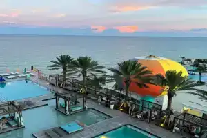 Modern Beachfront Condo with Stunning Ocean View Apart-hotel, Hollywood