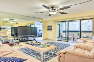 Breezy Condo with Bay Views and Pool! Apartments, Siesta Key
