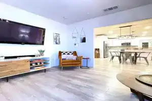 King Bed-Private Yard-Driveway Parking Guest house, Sacramento