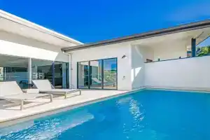 3 Bedroom Holiday Home Valley Views in, Airlie Beach