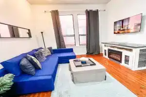 Gaslamp 2BdRm1BA - w Parking & 4 Beds #304 Hotel, San Diego