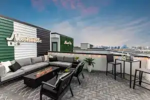 The Willow - Rooftop Lounge with Skyline Views Guest house, Nashville