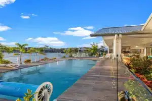 Executive Waterfront Home Guest house, Mooloolaba
