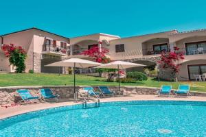 Residence con piscina a, appartamenti con WIFI e A.C Apart-hotel, Badesi