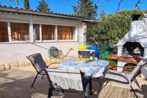 Apartment Close to the beach, Stari Grad