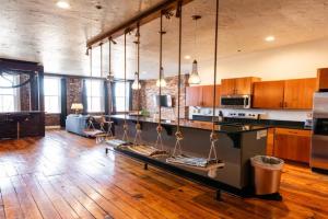 The Two Story Loft Apartments, Springfield