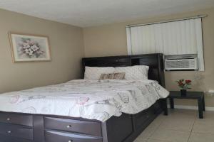 Entire Guesthouse 5 mins to Siesta Key & downtown, Sarasota