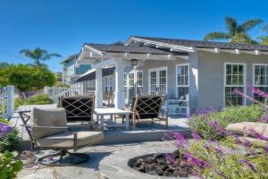 Walk to Beach, AC, Firepit, Grill Guest house, Carlsbad