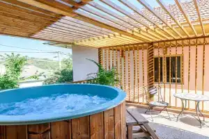 LAGOM - Hot Tub Hideout Guest house, Brasov