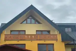 Cosy mountain home by the pond Apartments, Velka Lomnica