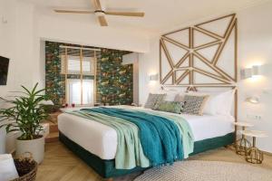 KaiZen Chania - New Central Apartment Just 350m Away With Private Jacuzzi and free parking!, Chania Town