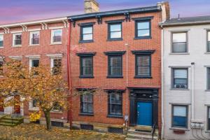 Stylish 4 Bedroom Loft Home, North Shore, City Skyline View Close to NHL, NFL, Pittsburgh