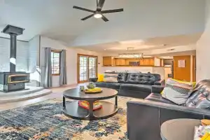 Spacious Home with Hot Tub and Grill! Guest house, Flagstaff