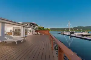 Cove 18 - Luxury beach house, Airlie Beach
