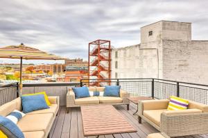 Downtown Condo with Rooftop Patio and City Views! Apartments, Omaha
