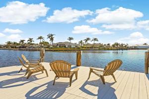 Direct boating access home with pool spa and billiards Guest house, Marco
