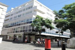 Best location 2 bed2 bath w/lift in town! (Kosher) Apartments, Gibraltar