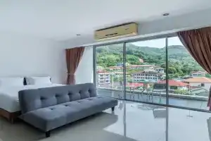 Chic Condominium by Redfox Hospitality Apartments, Karon