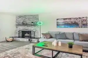 Relax Fireside and Play Pool! Home 4 Mi to Dtwn Guest house, Reno