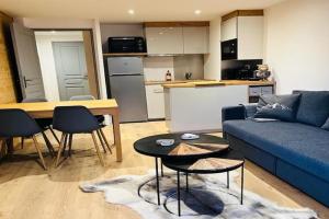 Appart au centre de la station, entièrement rénové, , parking privé et wifi gratuit Apartments, Les Deux-Alpes