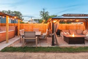 5 mins to Speedway! Walk to Zoo, WR park, IUPUI! Guest house, Indianapolis