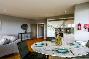 Private Room Available in Spacious High Rise Apartment with Park & City View, Dublin