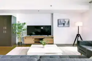 Stylish 1BR, Stampede & Free Parking by Doorbed Apartments, Calgary