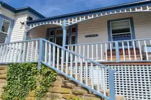 Hill House - Charming home, stunning views close to city, Hobart