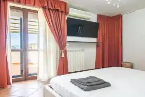 SUITE con 2 Balconi - 6 Guest, Prato