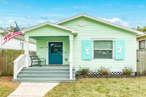 Barefoot Coastal Cottage, Galveston