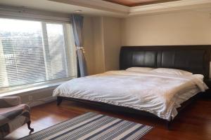 Lucky suite, two-bedroom suite with independent entrance in close to YVR, Richmond