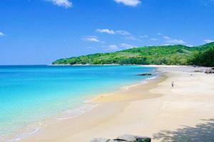 Beachfront 2br home with private plunge pool on stunning beach 3 Apartments, Naithon