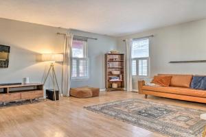 Cozy Home with Private Hot Tub! Guest house, Indianapolis