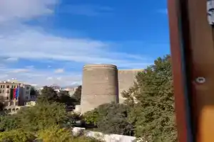 s vidom na Staryy Gorod Apartments, Baku