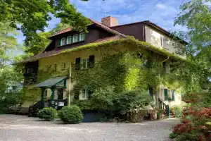 Strandvilla Hubertus - Ferienwohnungen Apartment mit Parkplatz WLAN Küche Garten Grillplatz Waldbaden, Boltenhagen