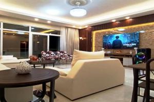 شقة فخمة وواسعة تسع عائلة كبيرة Apartments, Ajman City