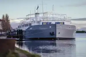 ARCONA - Übernachten auf dem Wasser - direkt am Bontekai Hotel, Wilhelmshaven
