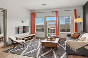 Modern Town Lake CozySuites, Scottsdale