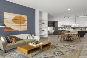 Modern 2BR CozySuites on Town Lake waterfront 03, Scottsdale