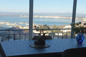 Las Delicias Apartments, Roses