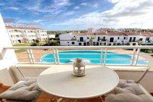 Santandria -Apartamento con piscina junto la playa, Ciutadella