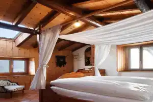 Stone House of the year 1500, Moltrasio