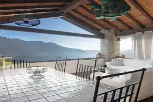 Stone house and dependance 7 pers, Moltrasio