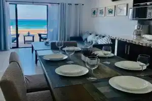 Cancun Hotel Zone, Beachfront 2 BR Apartment - Prime Location, Cancun