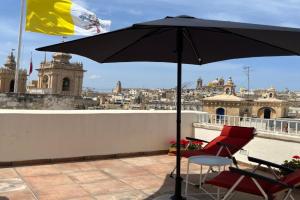 Birgu Square Townhouse, Rooftop & 3 Bathrooms, Valetta