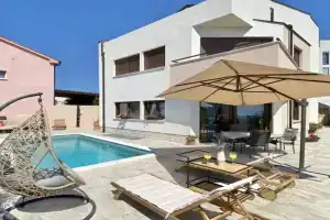 Charming Villa Ira with Pool, KRK